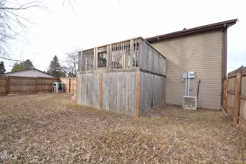 Exterior - 411 Grant St N, Carson, ND 58529 photo 4 of 6