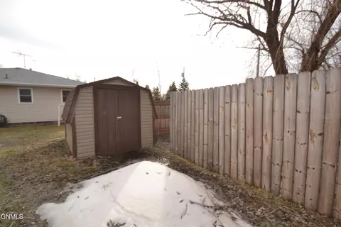 Exterior - 411 Grant St N, Carson, ND 58529 photo 3 of 6