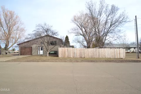 411 Grant St N, Carson, ND 58529