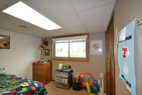 Bedroom - 411 Grant St N, Carson, ND 58529 photo 7 of 9