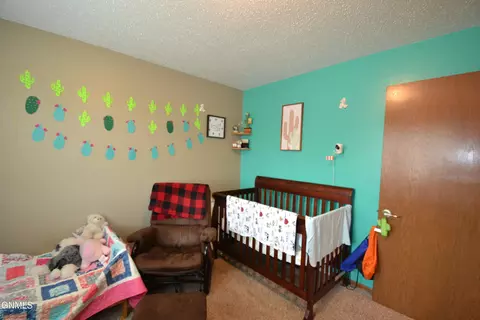 Bedroom - 411 Grant St N, Carson, ND 58529 photo 5 of 9