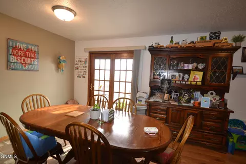 Dining - 411 Grant St N, Carson, ND 58529 photo 3 of 3