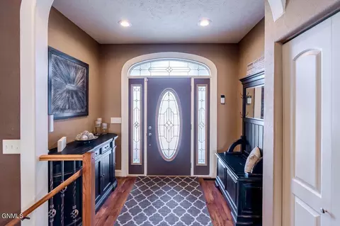 4200 Valley Dr E, Bismarck, ND 58503