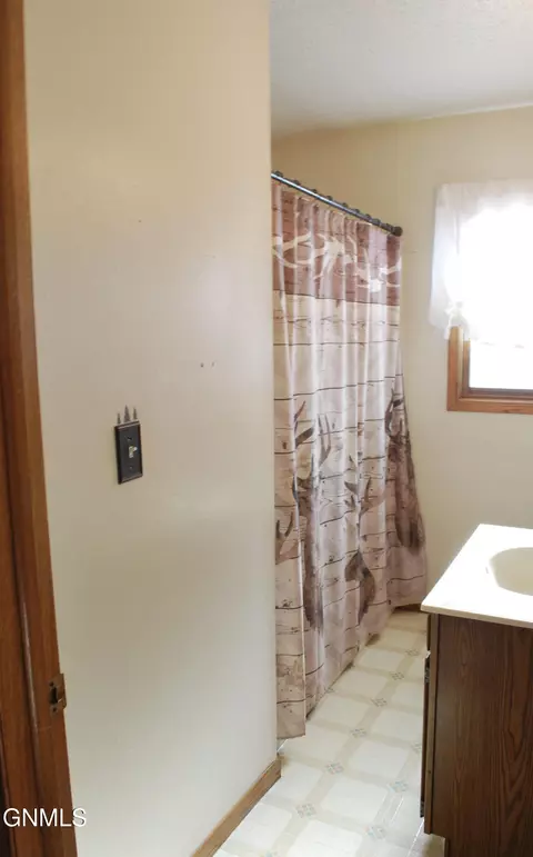Bath - 105 Whitman Ave, Wilton, ND 58579 photo 1 of 3