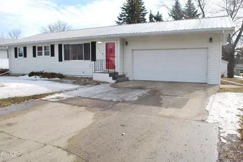 105 Whitman Ave, Wilton, ND 58579