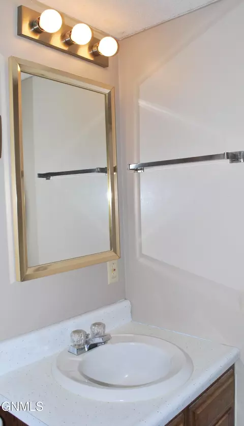 Bath - 105 Whitman Ave, Wilton, ND 58579 photo 3 of 3