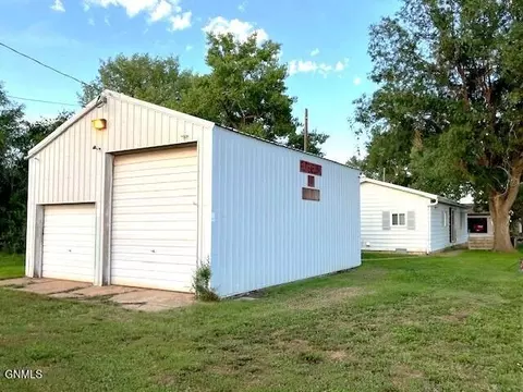 211 Bismarck St, Hebron, ND 58638