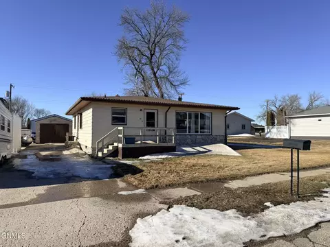 14 4th St S, Wishek, ND 58495