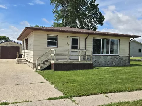 14 4th St S, Wishek, ND 58495
