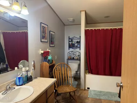 Bath - 2308 28th St W, Williston, ND 58801 photo 2 of 2