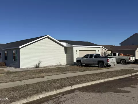 Exterior - 2308 28th St W, Williston, ND 58801 photo 2 of 2