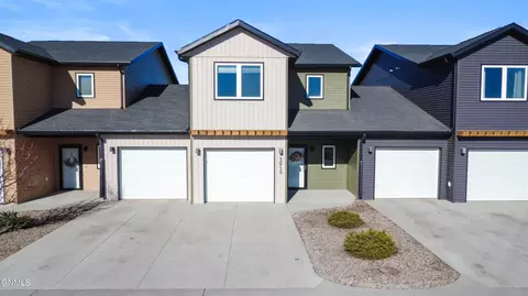 3919 Leighton Dr, Bismarck, ND 58504
