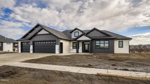 4117 Kites Ln, Bismarck, ND 58503