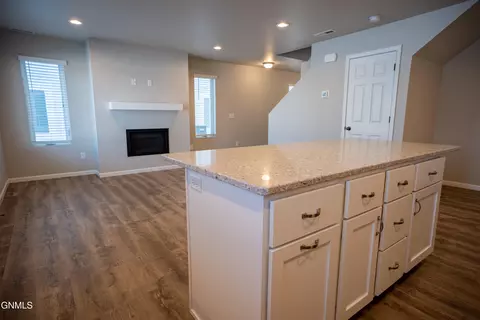 Living - 3308 Kenner Loop, Bismarck, ND 58504 photo 1 of 2