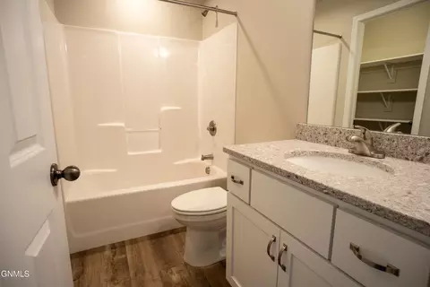 Bath - 3308 Kenner Loop, Bismarck, ND 58504 photo 3 of 3