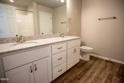 Bath - 3308 Kenner Loop, Bismarck, ND 58504 photo 2 of 3