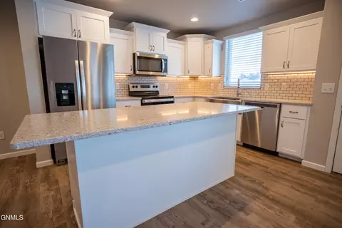 Kitchen - 3308 Kenner Loop, Bismarck, ND 58504 photo 1 of 2