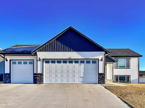 13 Olive Tree Cir NE, Minot, ND 58703