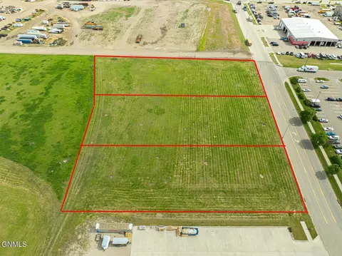 1201 Burlington Dr, Bismarck, ND 58504 photo 3