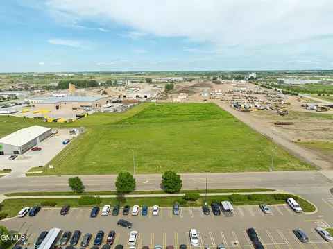 1201 Burlington Dr, Bismarck, ND 58504 photo 8