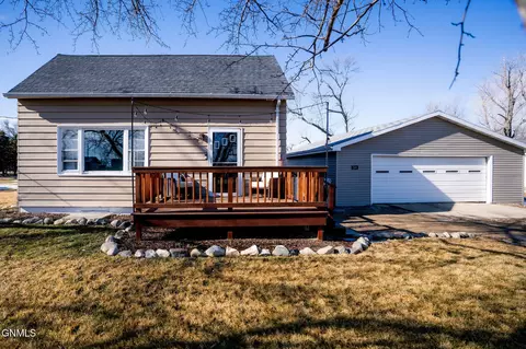 504 3rd Ave N, Wimbledon, ND 58492