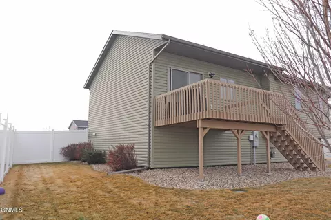300 Brandenburg Loop, Bismarck, ND 58504 photo 45