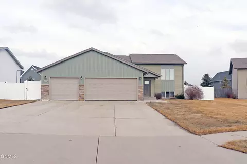 300 Brandenburg Loop, Bismarck, ND 58504 photo 52