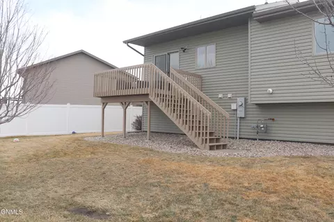 300 Brandenburg Loop, Bismarck, ND 58504 photo 44