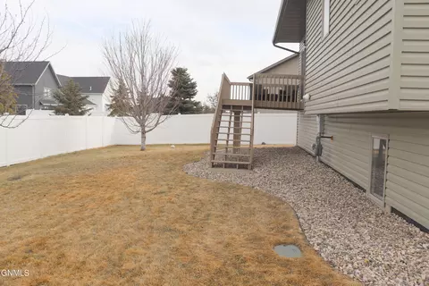 300 Brandenburg Loop, Bismarck, ND 58504 photo 50
