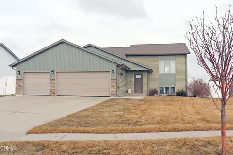 300 Brandenburg Loop, Bismarck, ND 58504