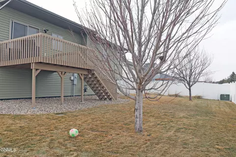 300 Brandenburg Loop, Bismarck, ND 58504 photo 46