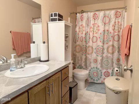 300 Brandenburg Loop, Bismarck, ND 58504 photo 24