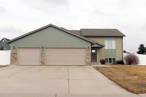 300 Brandenburg Loop, Bismarck, ND 58504 photo 53
