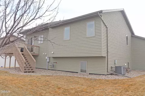 300 Brandenburg Loop, Bismarck, ND 58504 photo 43