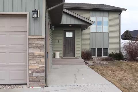 300 Brandenburg Loop, Bismarck, ND 58504 photo 55