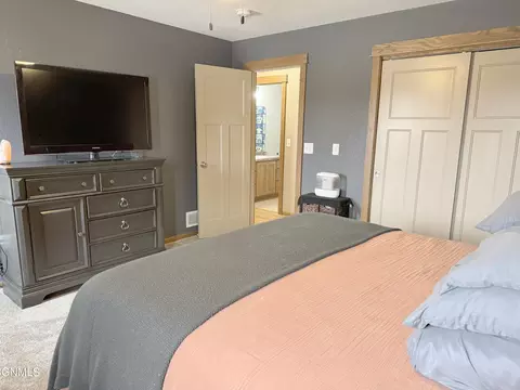300 Brandenburg Loop, Bismarck, ND 58504 photo 13