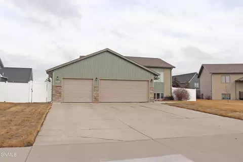 300 Brandenburg Loop, Bismarck, ND 58504 photo 51