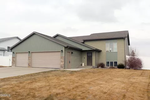 300 Brandenburg Loop, Bismarck, ND 58504 photo 54