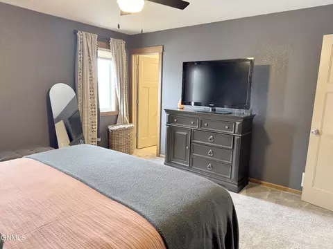 300 Brandenburg Loop, Bismarck, ND 58504 photo 14