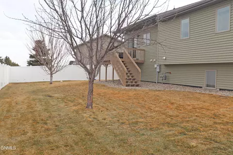 300 Brandenburg Loop, Bismarck, ND 58504 photo 48
