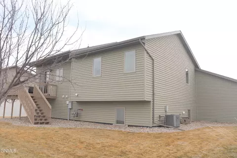 300 Brandenburg Loop, Bismarck, ND 58504 photo 47