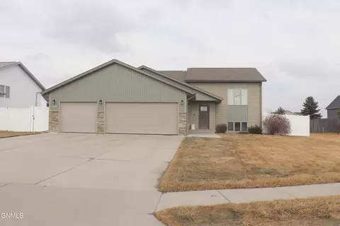 300 Brandenburg Loop, Bismarck, ND 58504 photo 56