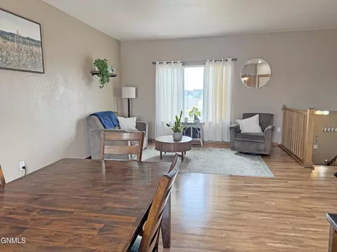 300 Brandenburg Loop, Bismarck, ND 58504 photo 3