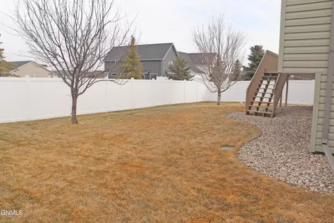 300 Brandenburg Loop, Bismarck, ND 58504 photo 42