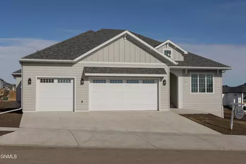 2016 Antler Ave, Bismarck, ND 58503