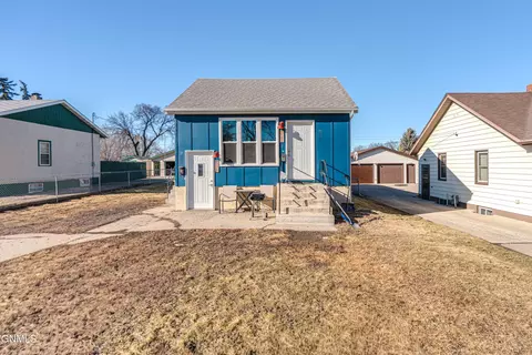 716 21st St N, Bismarck, ND 58501