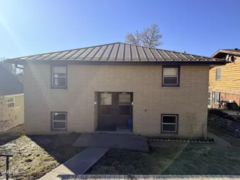 709 Collins Ave, Mandan, ND 58554