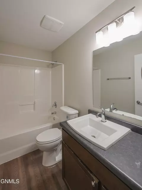 Bath - 2704 27th St W, Williston, ND 58801 photo 4 of 4