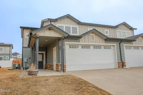2704 27th St W, Williston, ND 58801