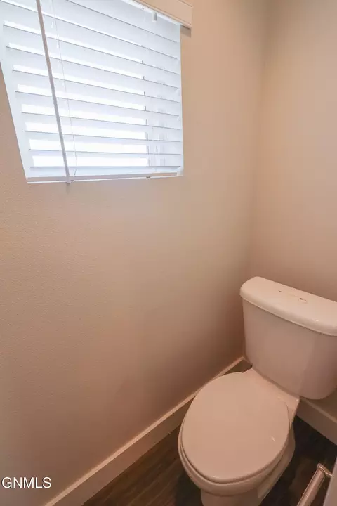 Bath - 2713 30th St W, Williston, ND 58801 photo 4 of 7
